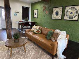 Historic Carriage House Near Attractions，位于圣路易斯的自助式住宿