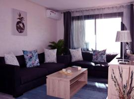 Chic Marrakech Stay Bright & Airy with Scenic Gueliz View，位于马拉喀什的酒店