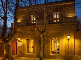 阶地精品酒店，位于科洛尼亚-德尔萨克拉门托的带泳池的酒店