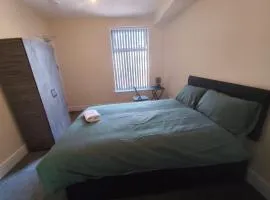 En-Suite Double-Bedroom in the Heart of Salford Manchester CR3 Perfect for Short Stays