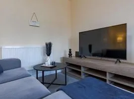 Modern Cozy 2BR Flat- Free parking- Near WBA