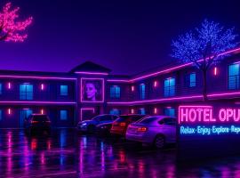 Hotel OPUS Bronx Near Bay Plaza Mall，位于布朗克斯的酒店