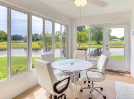 5 Mi to Sebring Intl Raceway Canal-View Retreat!，位于赛百灵的酒店