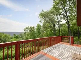 Cozy w 5 Private Acres Deck Grill & Dog Friendly