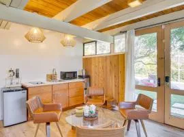 Stroll to Beach and Pepperdine Airy Malibu Studio