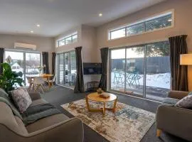 Capricorn - 2BR Easy Drive to Dark Sky Dining