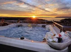 Luxury penthouse with jacuzzi, panoramic view