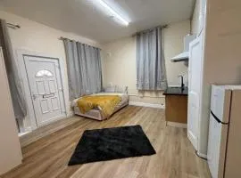 Studio flat central harrow