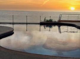 Suite frente al mar Atacames，位于阿塔卡梅斯的酒店