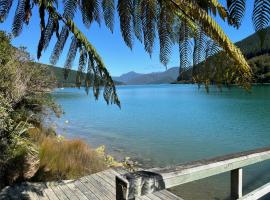 Four Fathom Bay Retreat，位于Kenepuru Sounds的度假屋