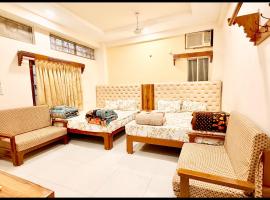Near Mahakal Temple Hotel P - LANDMARK ! Ujjain,Near Railway station ,Fully Air conditioned Rooms And Spacious, with Wi-Fi , BEST HOTEL IN UJJAIN，位于乌贾因的酒店