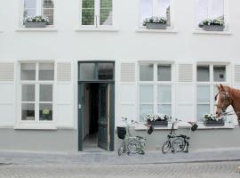 阿尔法比特住宿加早餐旅馆 - 豪华宾馆和艺术画廊，位于布鲁日Arentshuis附近的酒店