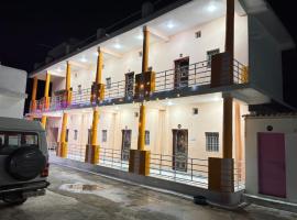 Om Aadarsham，位于Anūppur的酒店