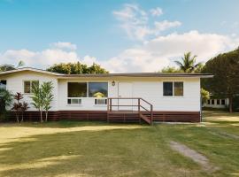 Hale Moana Retreat AC Walk to Ocean and Spacious Family Stay，位于拉耶的酒店