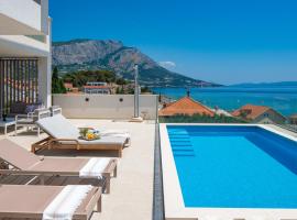 Luxurious VILLA LAPIS - heated pool, sauna, gym and spa, 120m to sandy beach，位于奥米什的酒店