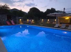 Wildstone Krusi - Pool & Apartments 1