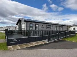 Highland Holiday Getaways - The Heilan' Lodge
