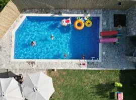 Wildstone Krusi - Pool & Apartments 2