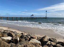 Brighton Beachfront Esplanade Studio Apartment，位于布赖顿的酒店