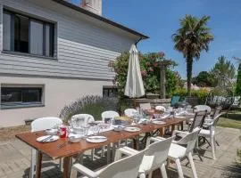 Villa pour 15 à 700m de la plage