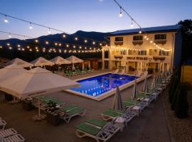 ȘURA LU' PĂTRU，位于Vulcan的酒店