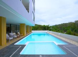 Kokotel Rayong Beachfront，位于班派克龙菲的酒店