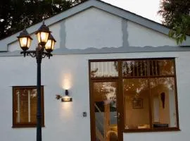 Honey Bee Cottage Tiny House Welshpool