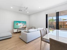 Cozy Stay 4BR Townhouse，位于Pimpama的酒店
