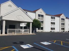 Motel 6-Maryland Heights, MO，位于马里兰高地的酒店