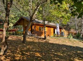 Les Chalets de la Gazonne，位于Sauveterre-de-Rouergue的酒店