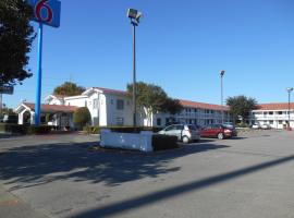 Motel 6-Garland, TX - Northeast Dallas，位于加兰的酒店