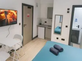 12 London Deluxe Studios