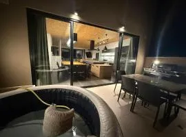 XL Sky Villa Seaview & Hot Tub BBQ