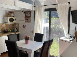 בקתות עץ סקנדינביות במטולה，位于梅图拉的酒店