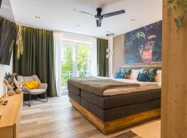 Tropengeflüster Penthouse in Hof, Whirlpool, Balkon, Webergrill, Digital Checkin, Parkplatz, Wlan330Mbit，位于霍夫的酒店