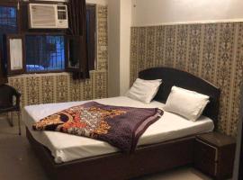 A budget hotel sheeva palace near tulshi chowk，位于哈里瓦的酒店