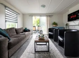 32, Woods, Big Garden, Private Parking , AC & Privacy!