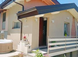 NiFe Tiny House - Secret Garden，位于Montalbo的酒店