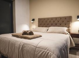 HOTEL MONTECATINI- Centro Villa Carlos Paz，位于维拉卡洛斯帕兹的酒店
