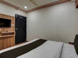 Hotel O Palak Palace，位于Bodakdev的酒店