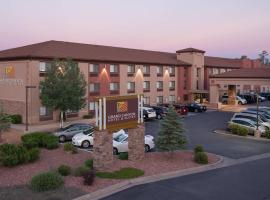 Grand Canyon Hotel & Suites，位于图萨扬的酒店