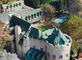 Chartwell Castle Events Venue, B&B & Restaurant，位于Chartwell拉塞利亚国际机场 - HLA附近的酒店