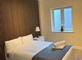 Excellent Central Location Apt 2 R2