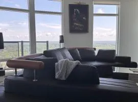 Silver Spring Penthouse 2BR with Rooftop pool and Metro Access