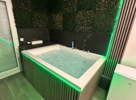 Love Room Trappes，位于特拉普的酒店