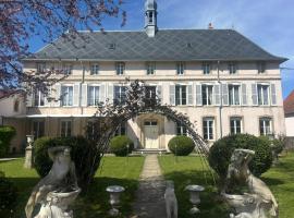 Le Château de Failloux, Piscine intérieure, Sauna，位于埃皮纳勒的酒店