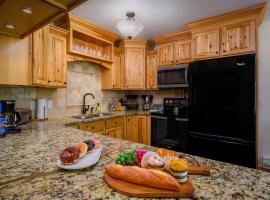 RMR: Four Seasons I 2 Condo in Teton Village，位于提顿村的酒店