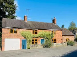 Village Cottage 5 minutes to Alton Towers