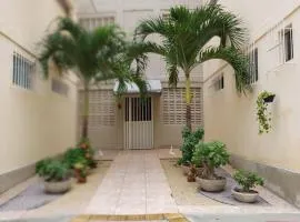 Apartamento em Capim Macio com 03 quatros e cinco camas perto da praia