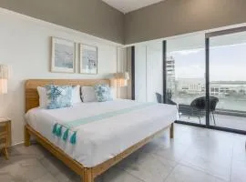 Modern Lakeview Condo with Pool and Gym by LAHOS